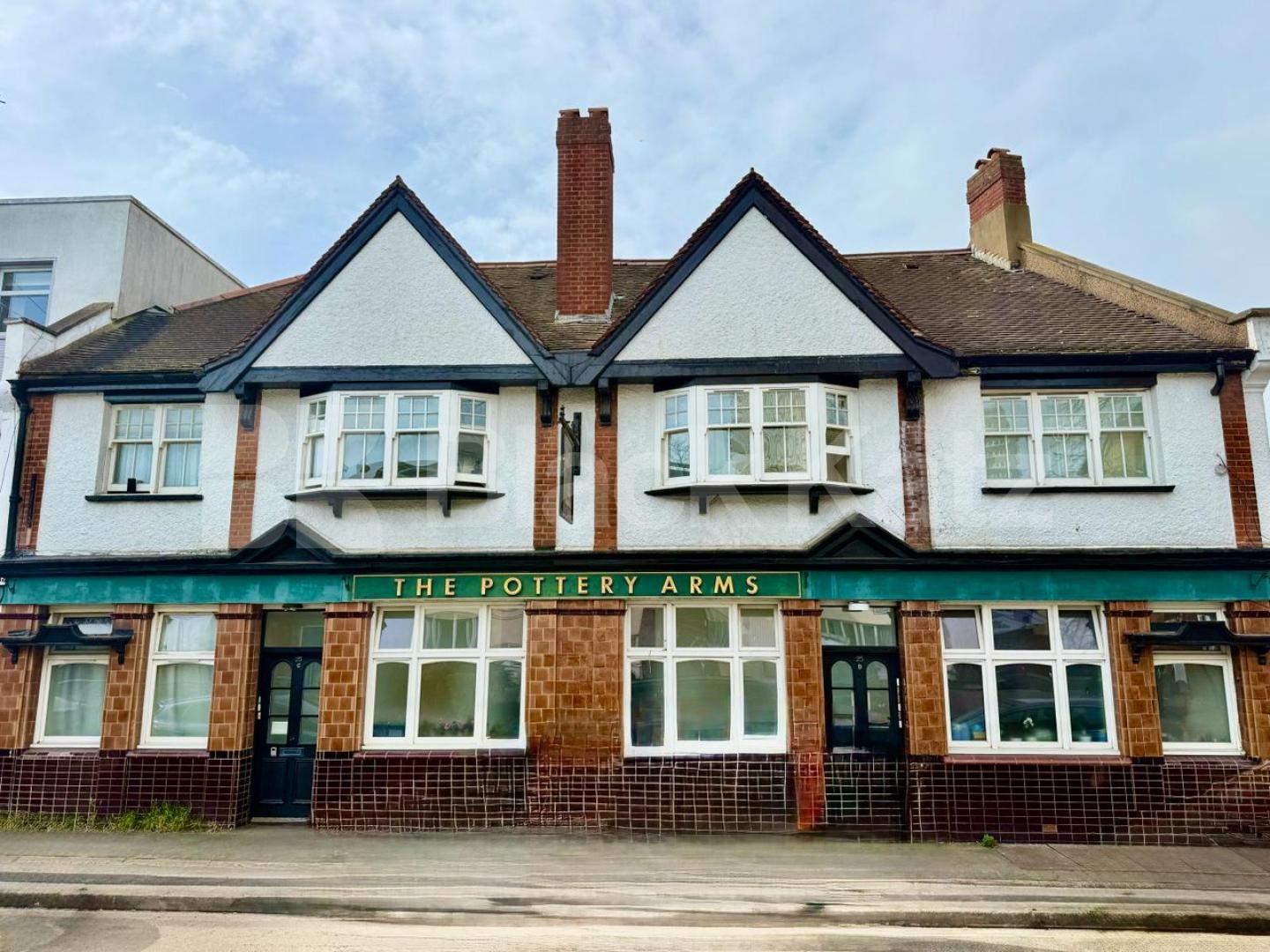 Recently refurbished studios to let in Brentford from £254pw to £311pw Clayponds Lane, Brentford