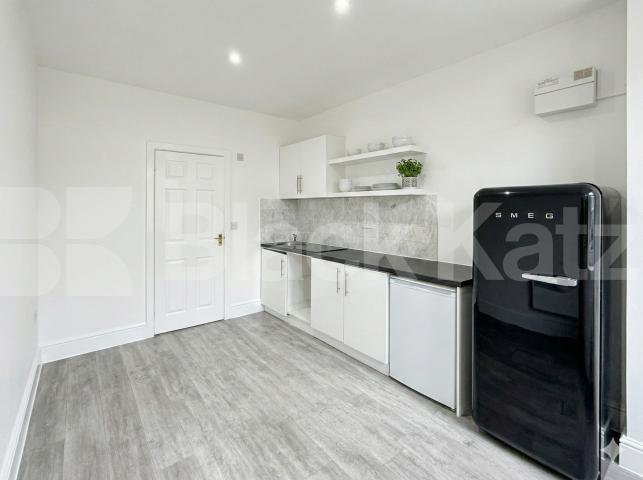 Recently refurbished studios to let in Brentford from £254pw to £311pw Clayponds Lane, Brentford