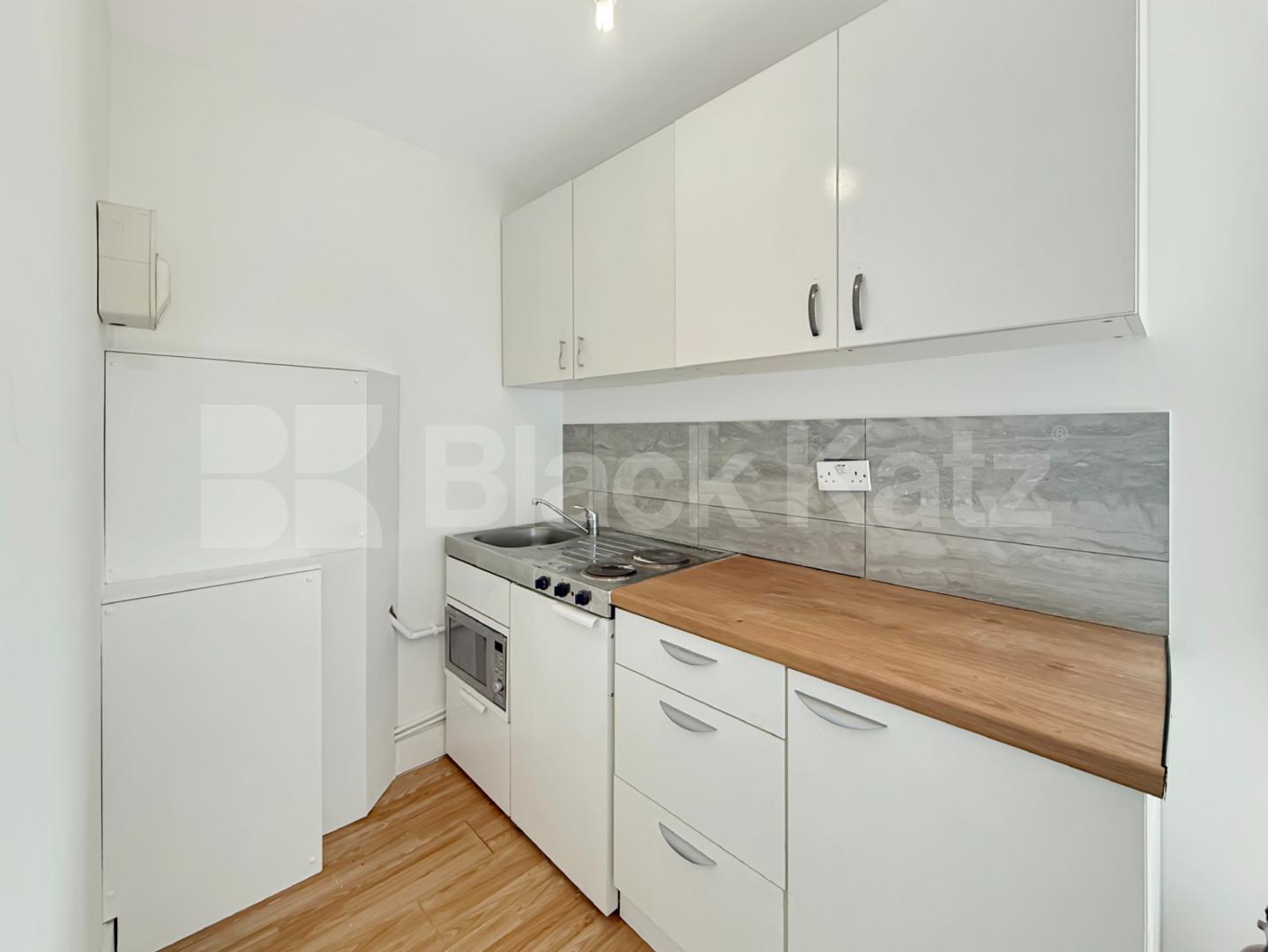 A well-presented studio apartment located on Clayponds Lane, London TW8 0BN, available immediately Clayponds Lane, Brentford, TW8,  Brentford