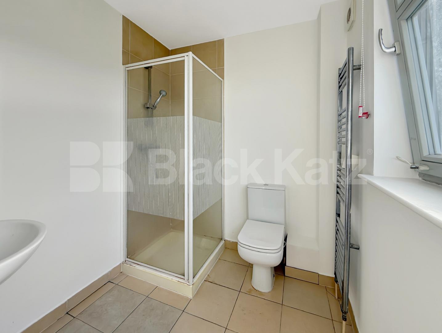 A well-presented studio apartment located on Clayponds Lane, London TW8 0BN, available immediately Clayponds Lane, Brentford, TW8,  Brentford