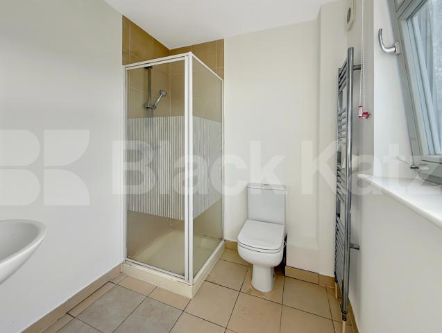 A well-presented studio apartment located on Clayponds Lane, London TW8 0BN, available immediately Clayponds Lane, Brentford, TW8,  Brentford