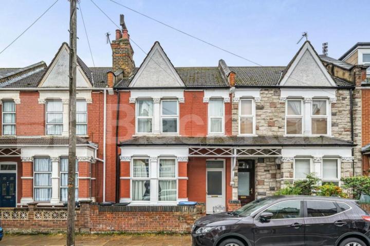 4 bedroom house with Garden located next to Bounds Green Station  Whittington Road, Bounds Green