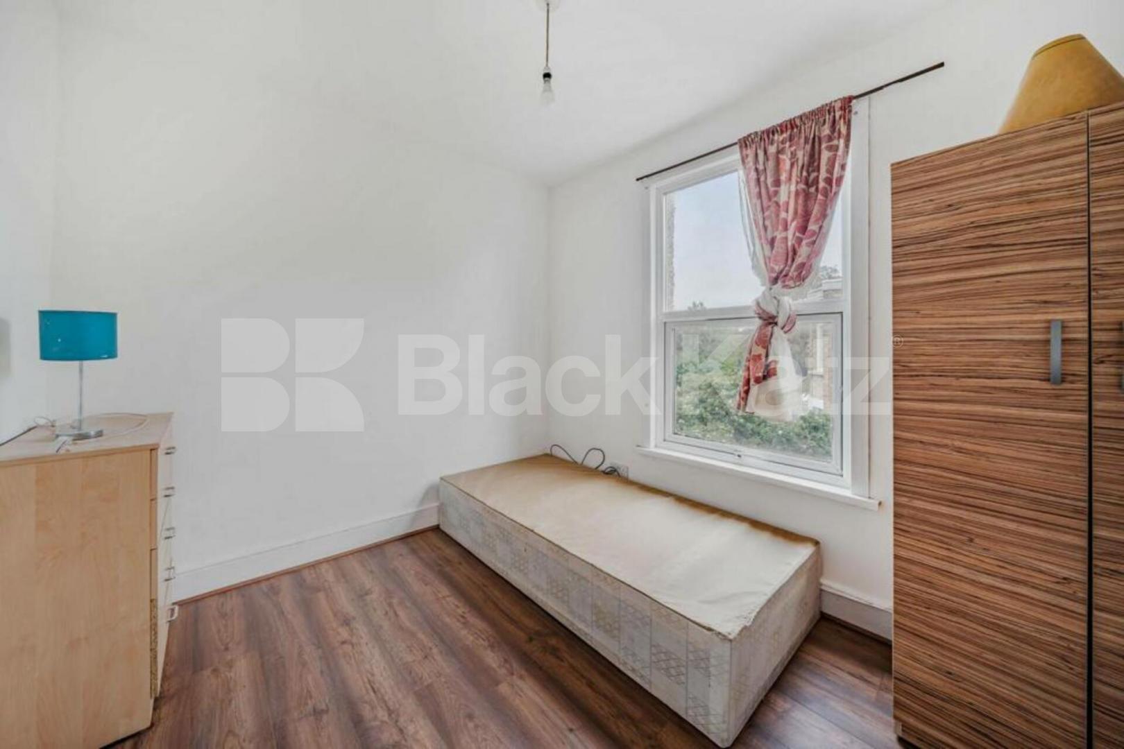 Spacious three bedroom flat with wood floors,modern kitchen & mins to tube  Highgate Road, Kentish Town