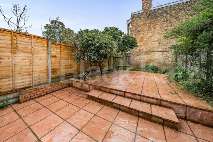 4 bedroom house with Garden located next to Bounds Green Station  Whittington Road, Bounds Green