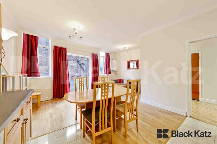 Superbly Located period conversion with roof terrace Borough High Street, Borough