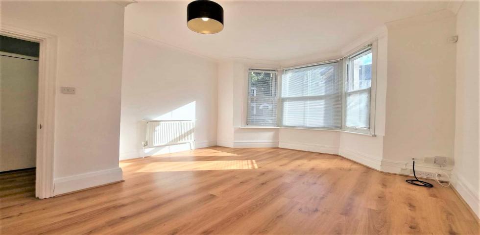			1 Bedroom, 1 bath, 1 reception Flat			 Cotleigh Road, WEST HAMPSTEAD