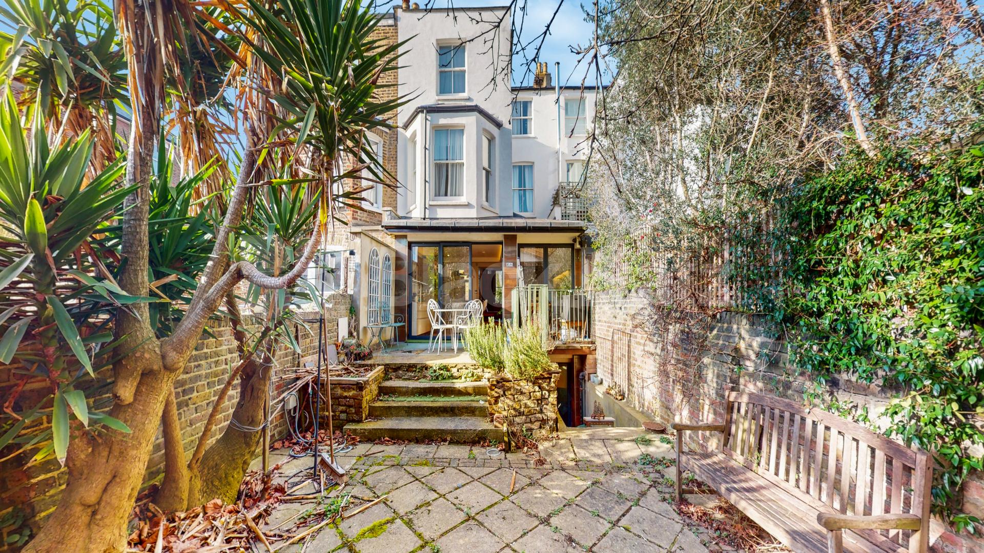 Impressive Six Bedroom House with Four Bathrooms Dalgarno Gardens, North Kensington 