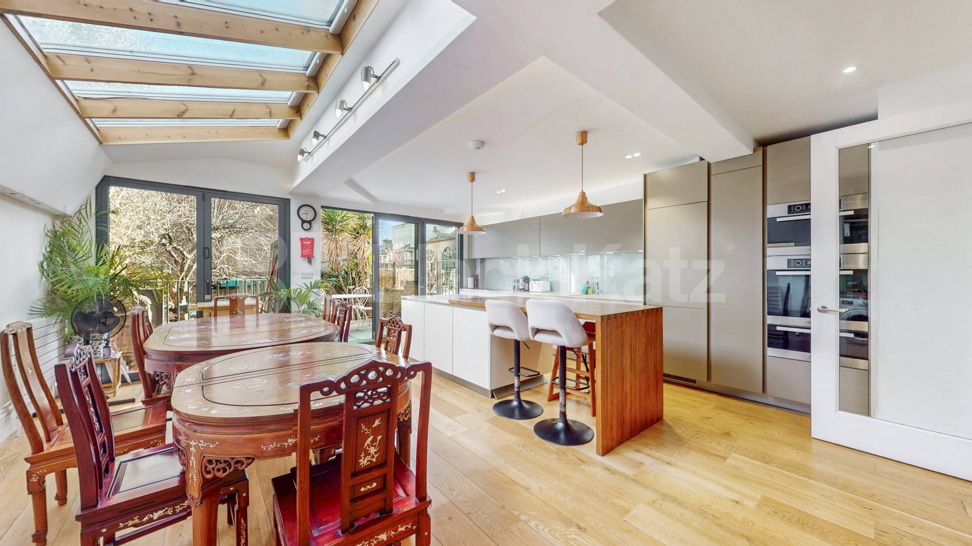 Impressive Six Bedroom House with Four Bathrooms Dalgarno Gardens, North Kensington 