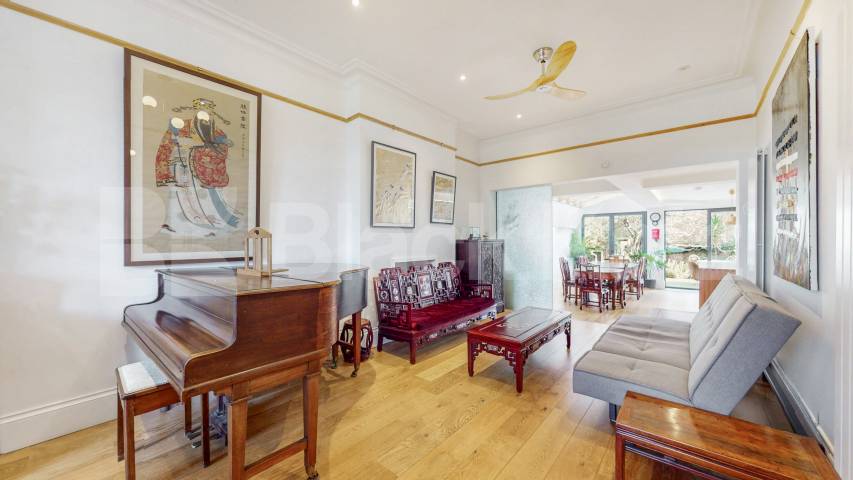 Impressive Six Bedroom House with Four Bathrooms Dalgarno Gardens, North Kensington 