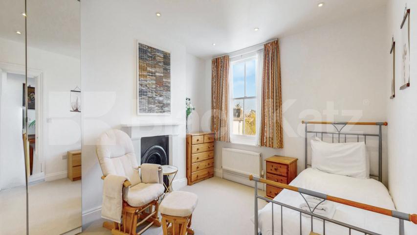 Impressive Six Bedroom House with Four Bathrooms Dalgarno Gardens, North Kensington 