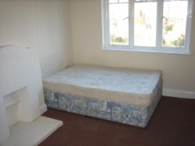			4 Bedroom, 1 bath, 1 reception Flat			 Sonia Gardens, DOLLIS HILL/NEASDEN