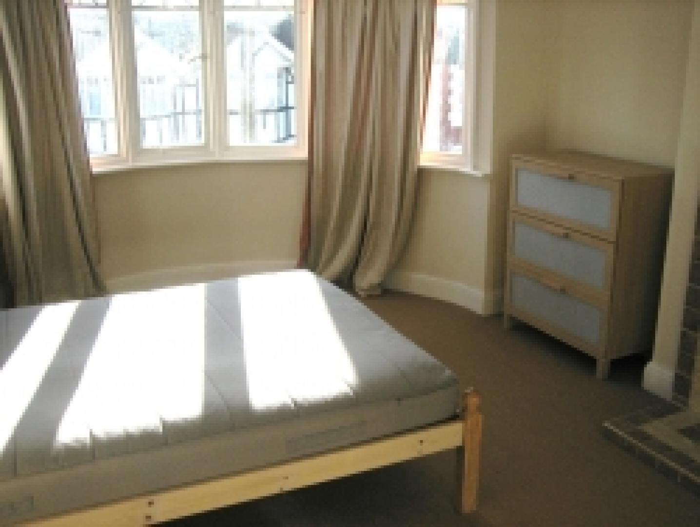 			4 Bedroom, 1 bath, 1 reception Flat			 Sonia Gardens, DOLLIS HILL/NEASDEN