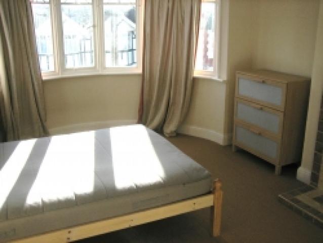 			4 Bedroom, 1 bath, 1 reception Flat			 Sonia Gardens, DOLLIS HILL/NEASDEN