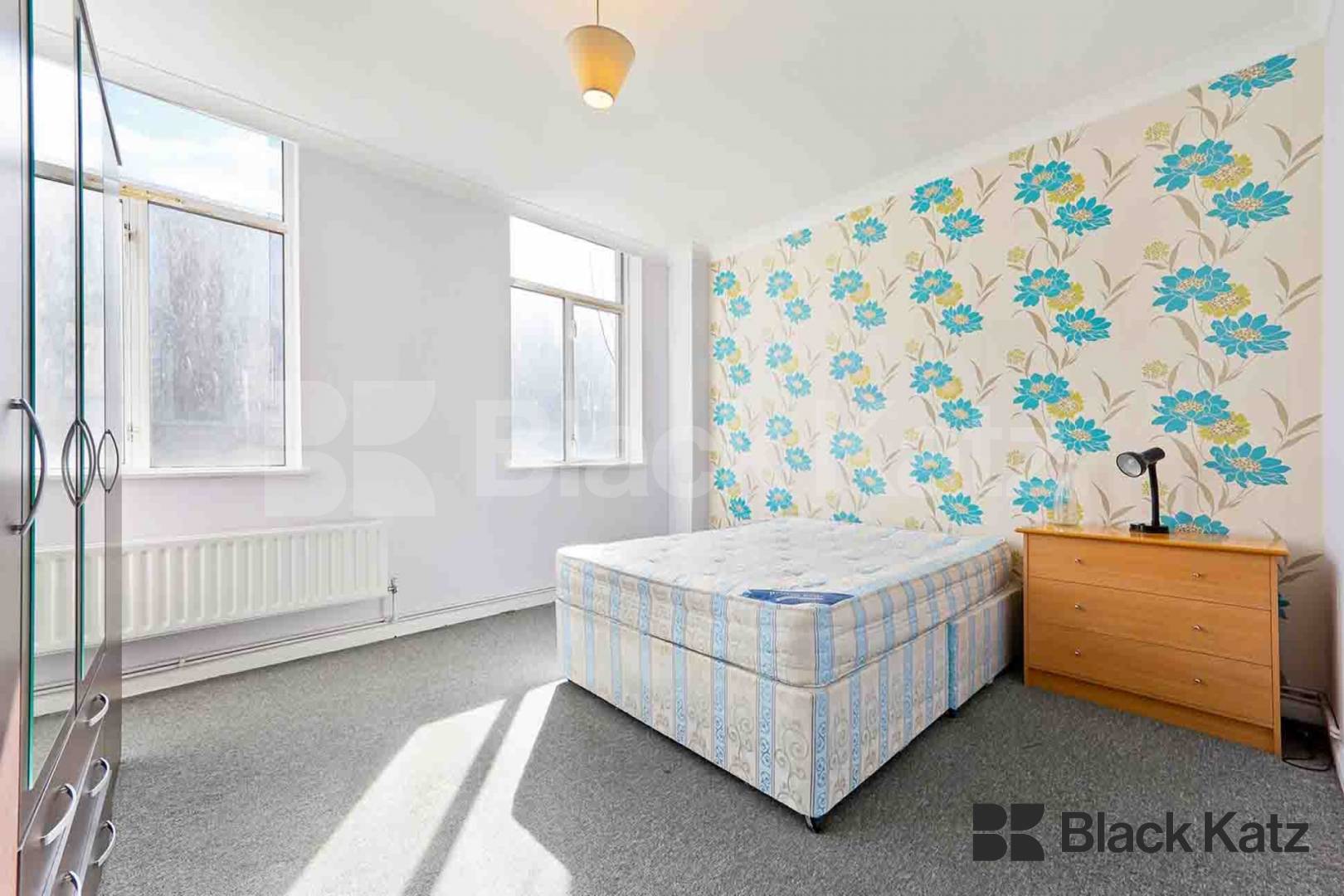 Superbly Located period conversion with roof terrace Borough High Street, Borough