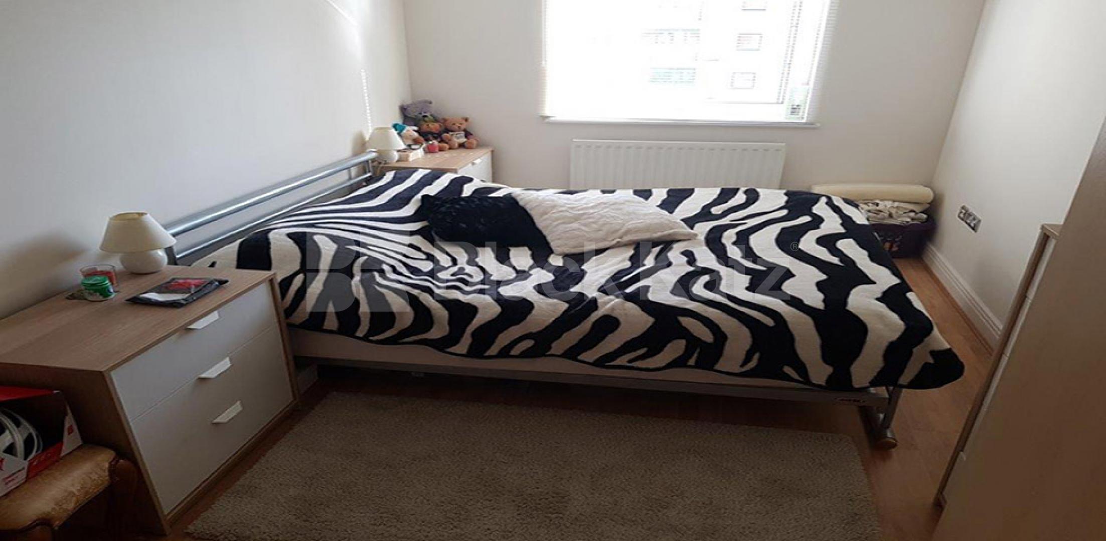 			LET , 2 Bedroom, 1 bath, 1 reception Apartment			 Tradewinds. Wards Wharf Approach, Docklands