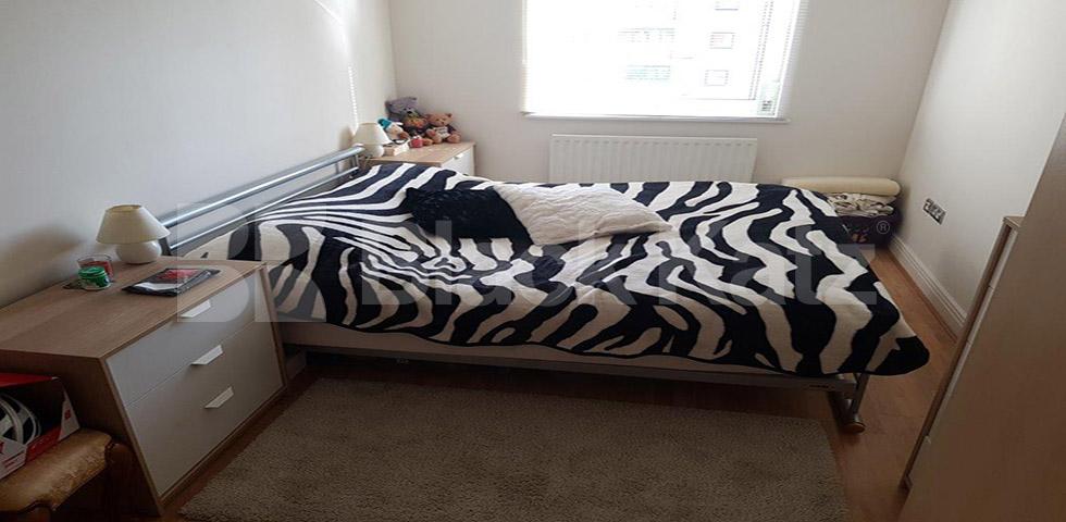 			LET , 2 Bedroom, 1 bath, 1 reception Apartment			 Tradewinds. Wards Wharf Approach, Docklands