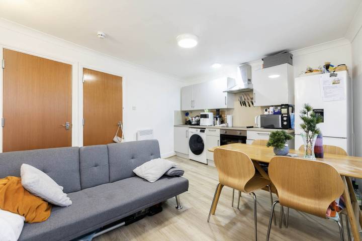 Recently Refurbished Apartment High Road, Willesden Green