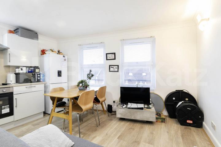			2 Bedroom, 1 bath, 1 reception 			 High Road,  London  NW10