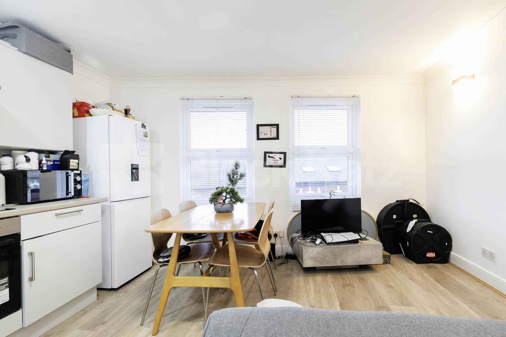 			2 Bedroom, 1 bath, 1 reception 			 High Road,  London  NW10