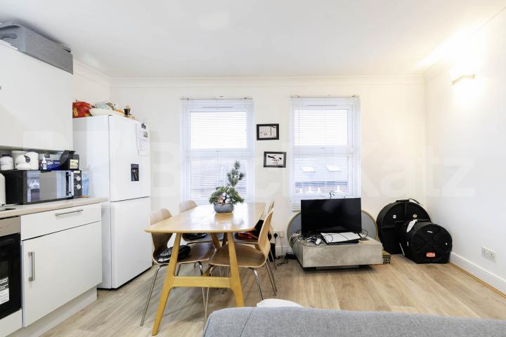 			2 Bedroom, 1 bath, 1 reception 			 High Road,  London  NW10