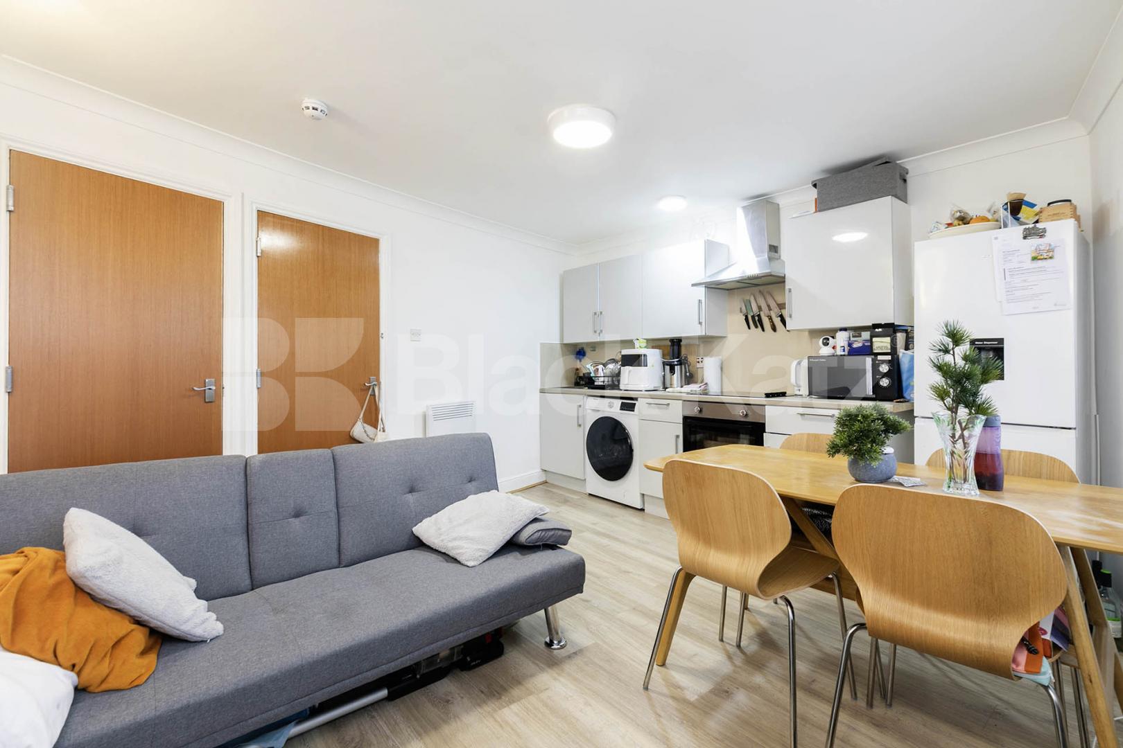 			2 Bedroom, 1 bath, 1 reception 			 High Road,  London  NW10