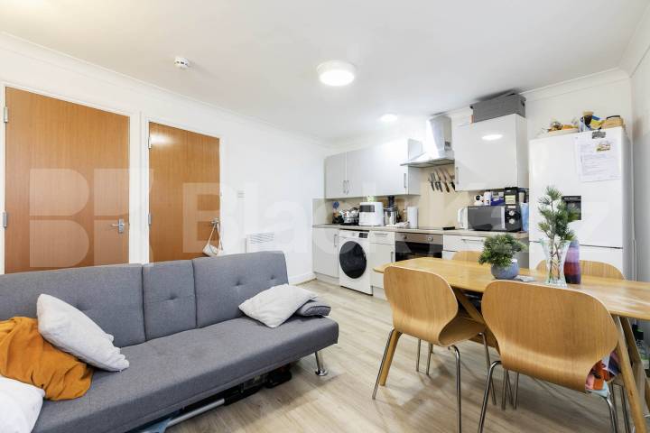 			2 Bedroom,  bath, 1 reception 			 High Road,  London  NW10