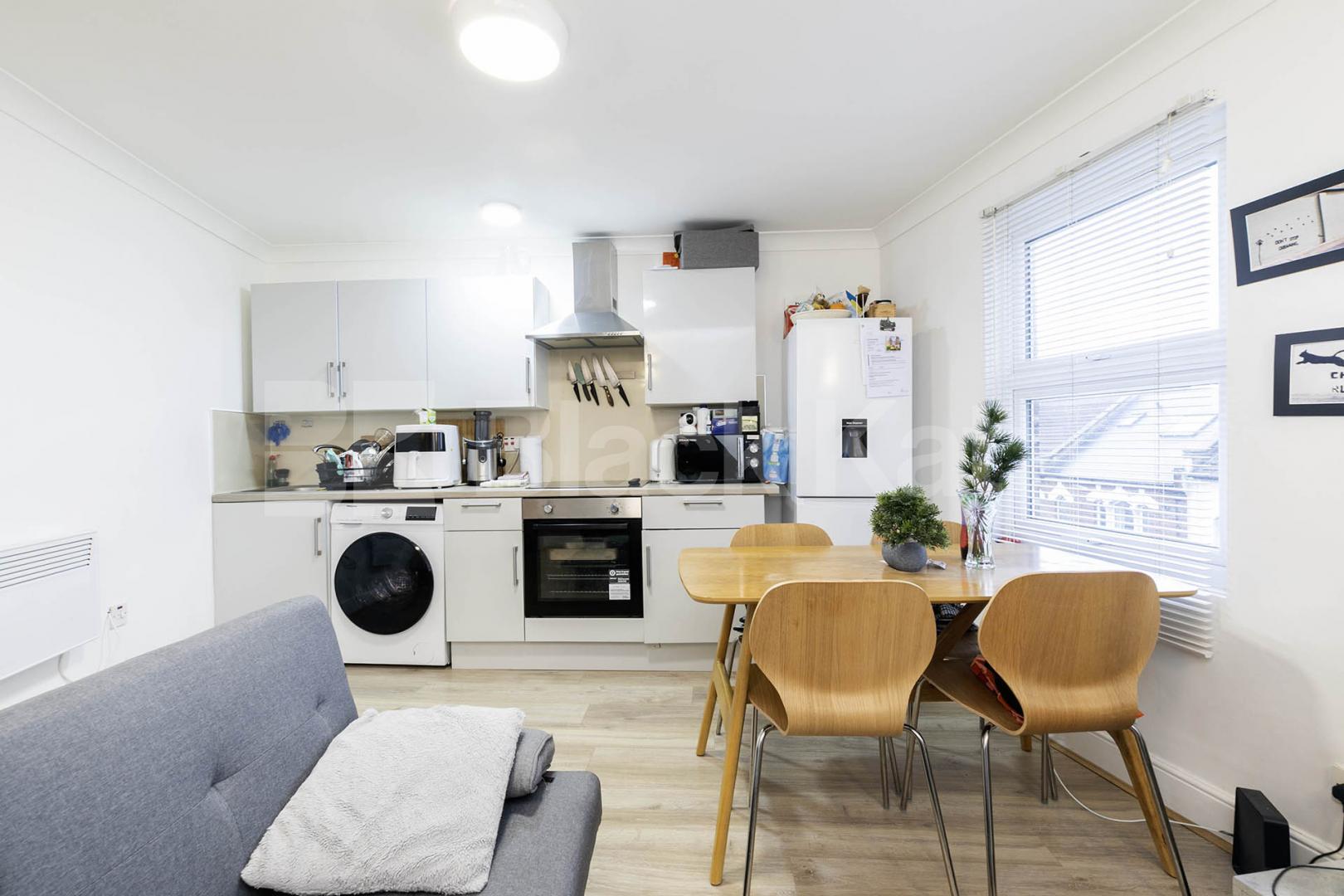 			2 Bedroom, 1 bath, 1 reception 			 High Road,  London  NW10