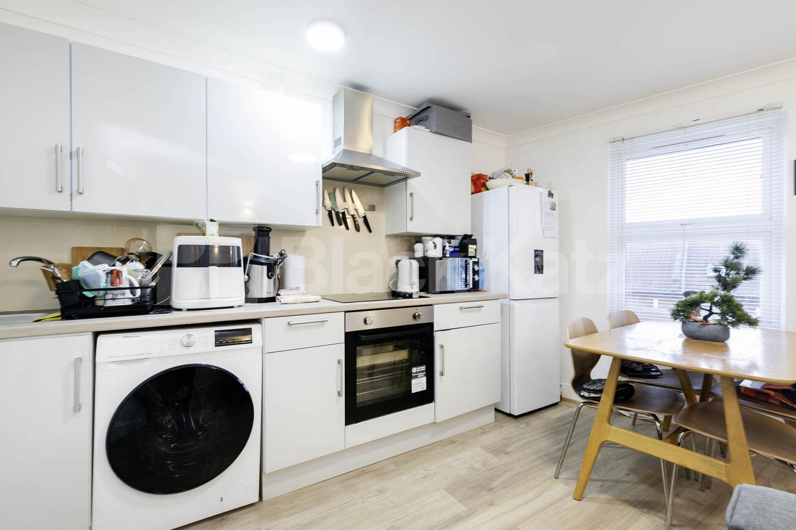 			2 Bedroom, 1 bath, 1 reception 			 High Road,  London  NW10