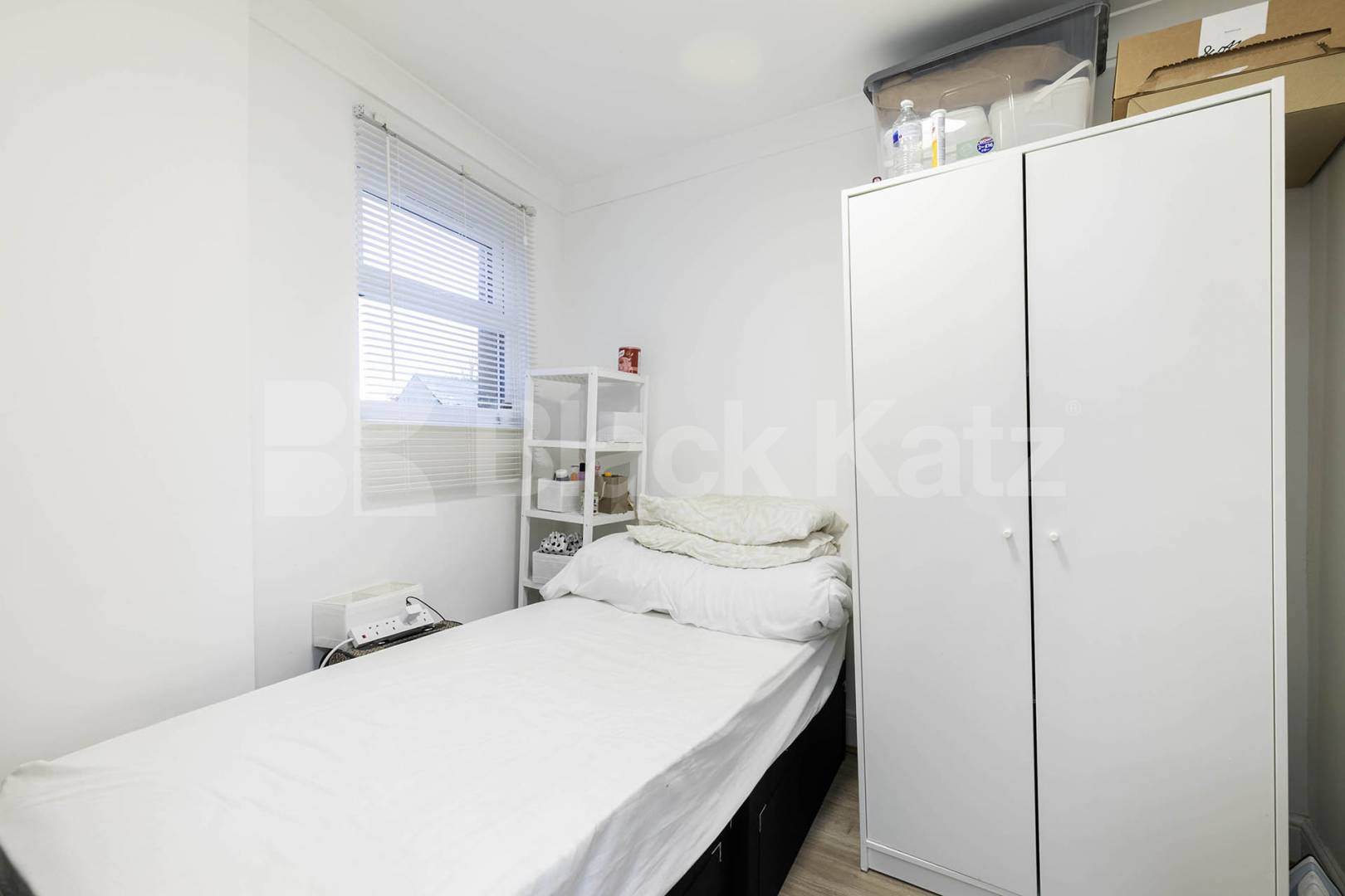 			2 Bedroom, 1 bath, 1 reception 			 High Road,  London  NW10