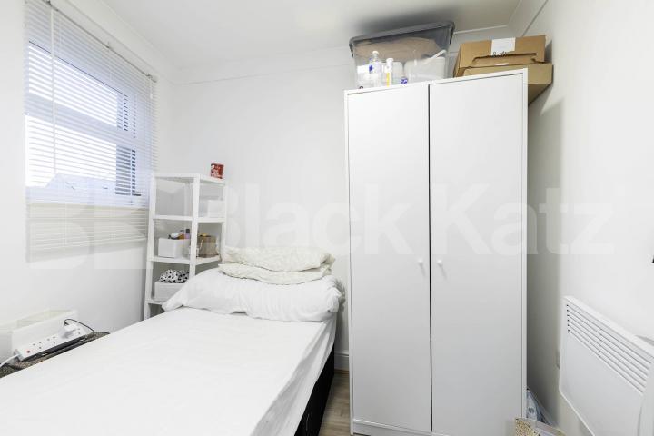 			2 Bedroom, 1 bath, 1 reception 			 High Road,  London  NW10