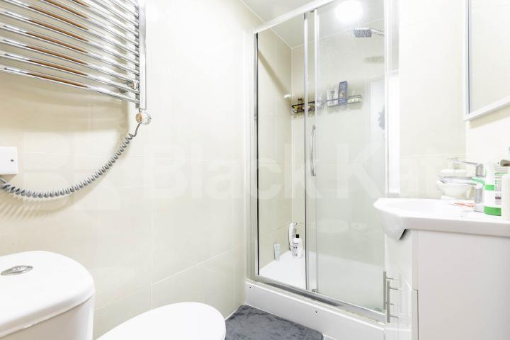 			2 Bedroom, 1 bath, 1 reception 			 High Road,  London  NW10