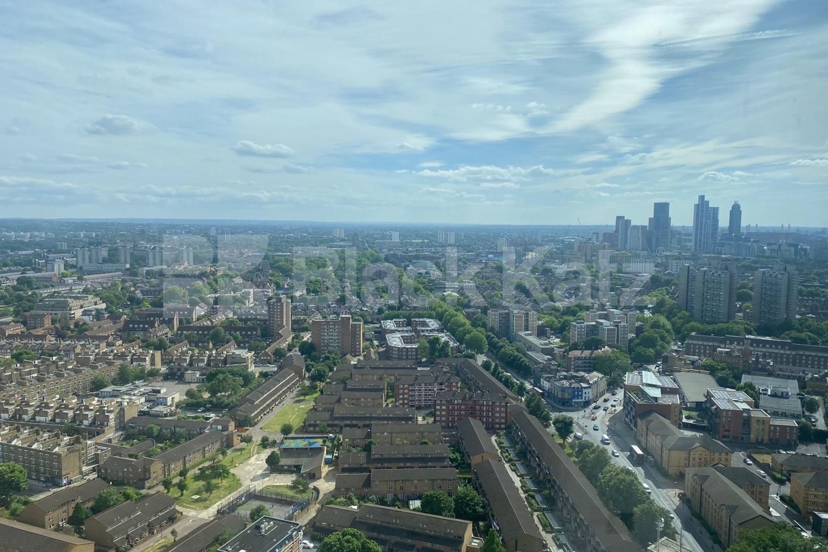 33rd floor with stunning views of the cityscape & 24 Hr. Concierge Strata, Walworth Road, Elephant and Castle