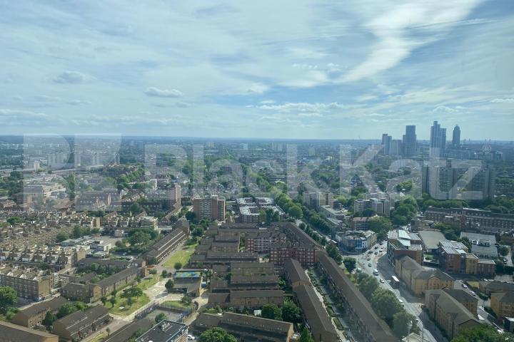 33rd floor with stunning views of the cityscape & 24 Hr. Concierge Strata, Walworth Road, Elephant and Castle