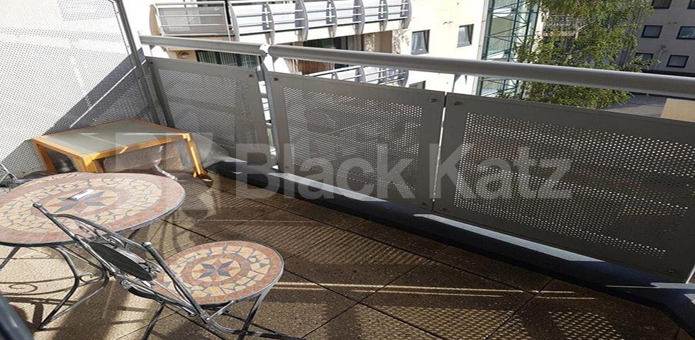 			LET , 2 Bedroom, 1 bath, 1 reception Apartment			 Tradewinds. Wards Wharf Approach, Docklands