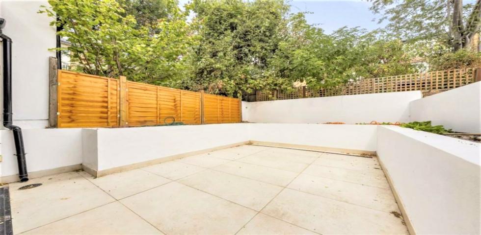 Fantastic Garden Apartment Sumatra Road, West Hampstead