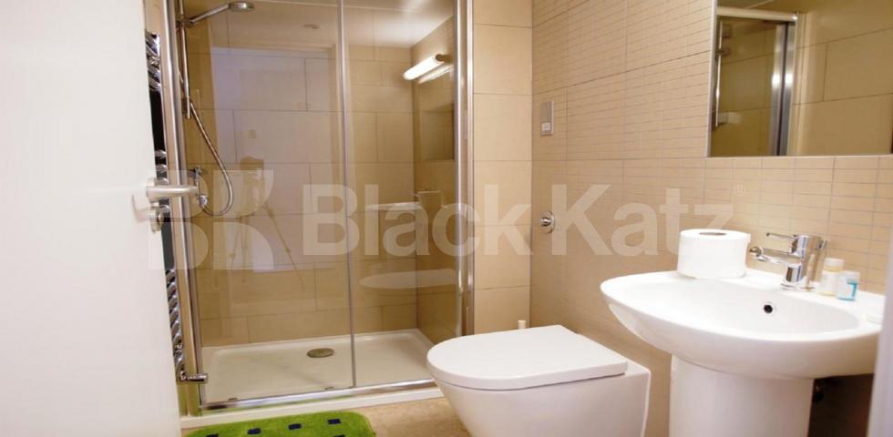 			ZONE 1 LOCATION, 5 Bedroom, 1 bath, 1 reception Apartment			 BYNG PLACE WC1E, RUSSELL SQUARE - EUSTON - FITZROVIA 