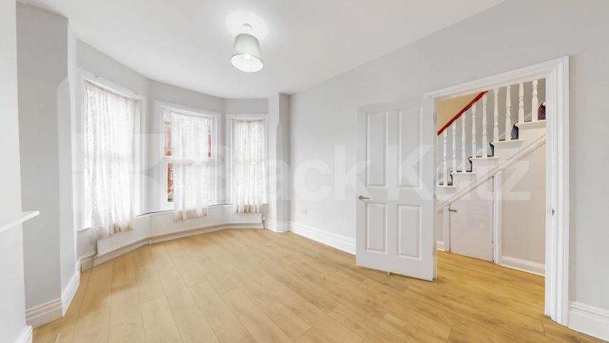 A beautifully renovated house available now, offered furnished or unfurnished to suit your requirements.This spacious property features a bright and modern open-plan reception area, creating an ideal space for both relaxing and entertaining Geary Road, London, NW10,  London