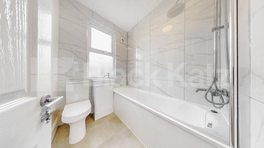 A beautifully renovated house available now, offered furnished or unfurnished to suit your requirements.This spacious property features a bright and modern open-plan reception area, creating an ideal space for both relaxing and entertaining Geary Road, London, NW10,  London