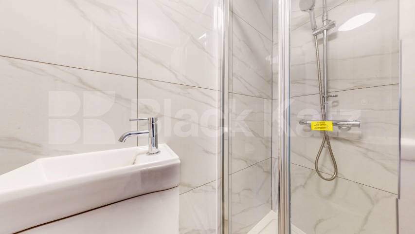 A beautifully renovated house available now, offered furnished or unfurnished to suit your requirements.This spacious property features a bright and modern open-plan reception area, creating an ideal space for both relaxing and entertaining Geary Road, London, NW10,  London
