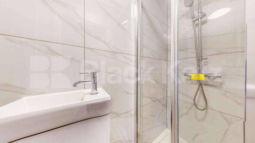 A beautifully renovated house available now, offered furnished or unfurnished to suit your requirements.This spacious property features a bright and modern open-plan reception area, creating an ideal space for both relaxing and entertaining Geary Road, London, NW10,  London