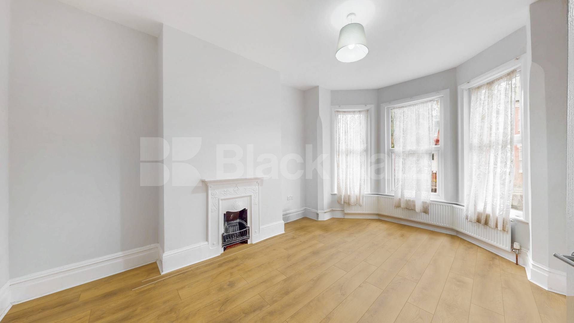 A beautifully renovated house available now, offered furnished or unfurnished to suit your requirements.This spacious property features a bright and modern open-plan reception area, creating an ideal space for both relaxing and entertaining Geary Road, London, NW10,  London