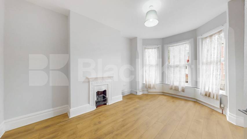 A beautifully renovated house available now, offered furnished or unfurnished to suit your requirements.This spacious property features a bright and modern open-plan reception area, creating an ideal space for both relaxing and entertaining Geary Road, London, NW10,  London