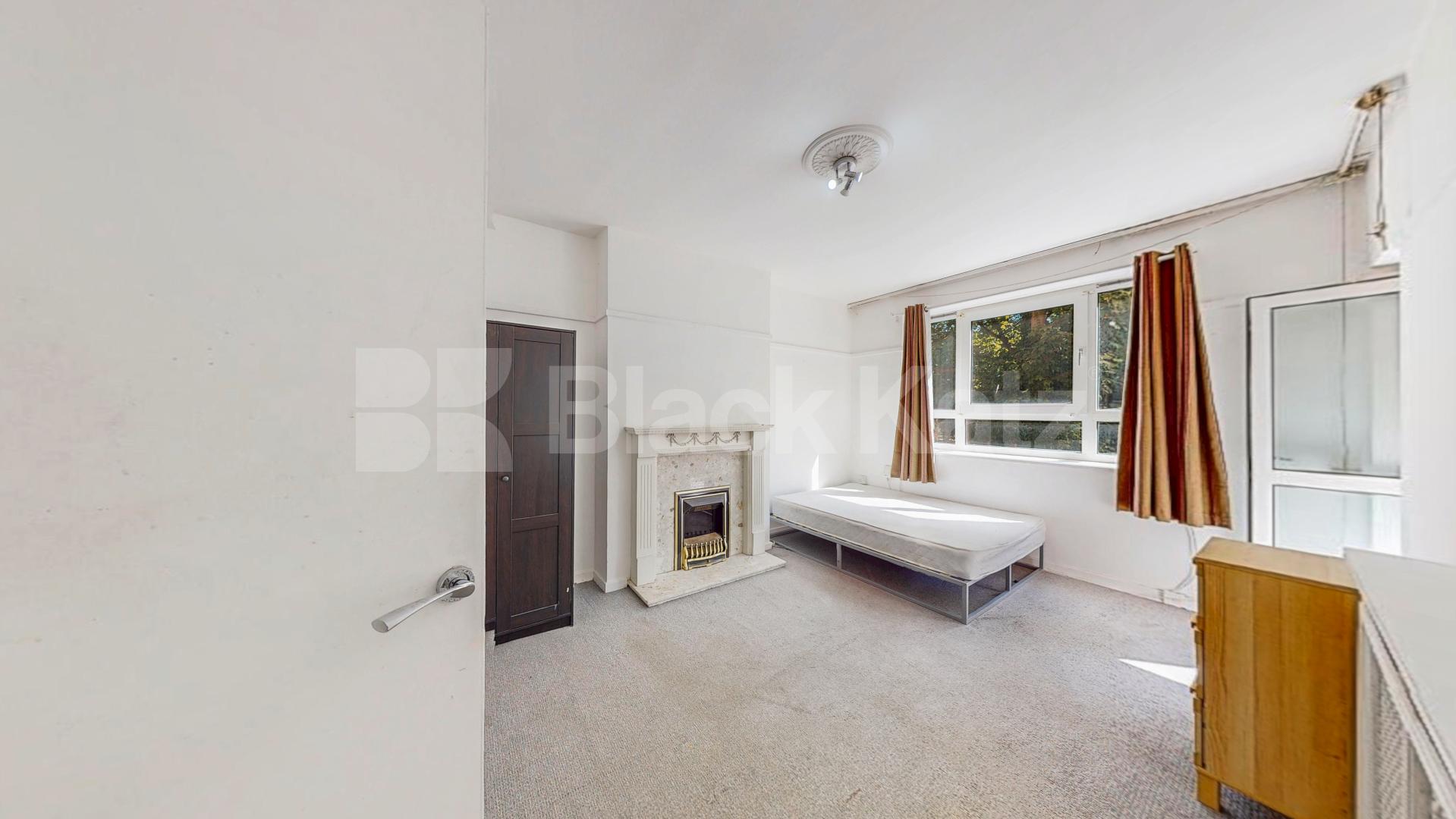 Spacious three bed with good size lounge in St Johns Wood Boundary Road, St Johns Wood