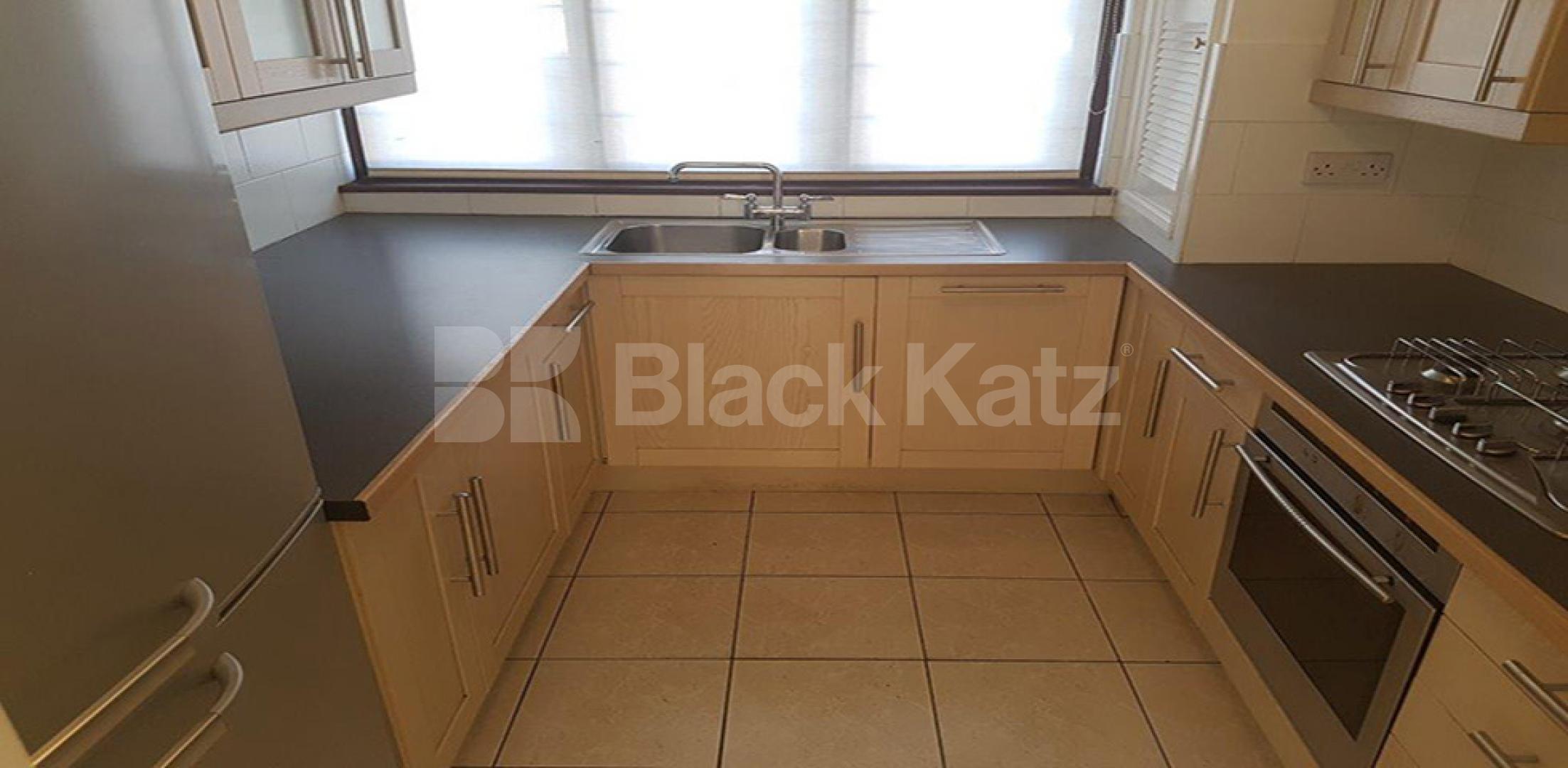 			LET , 2 Bedroom, 1 bath, 1 reception Apartment			 Tradewinds. Wards Wharf Approach, Docklands