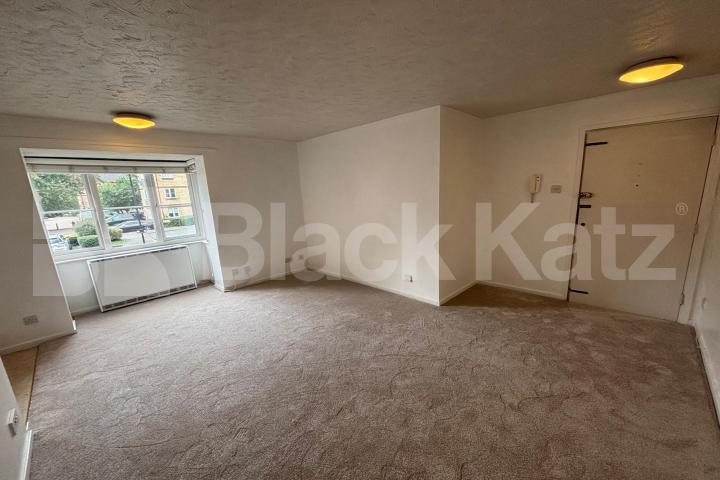 Generous bright & airy double studio Lewis Court Stubbs Drive, Bermondsey