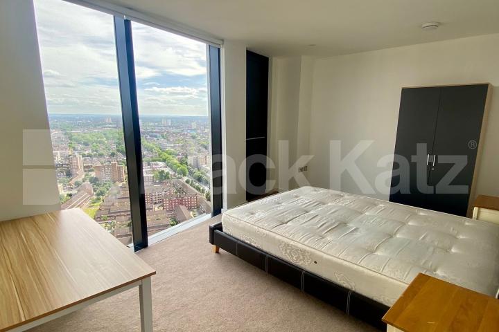 33rd floor with stunning views of the cityscape & 24 Hr. Concierge Strata, Walworth Road, Elephant and Castle