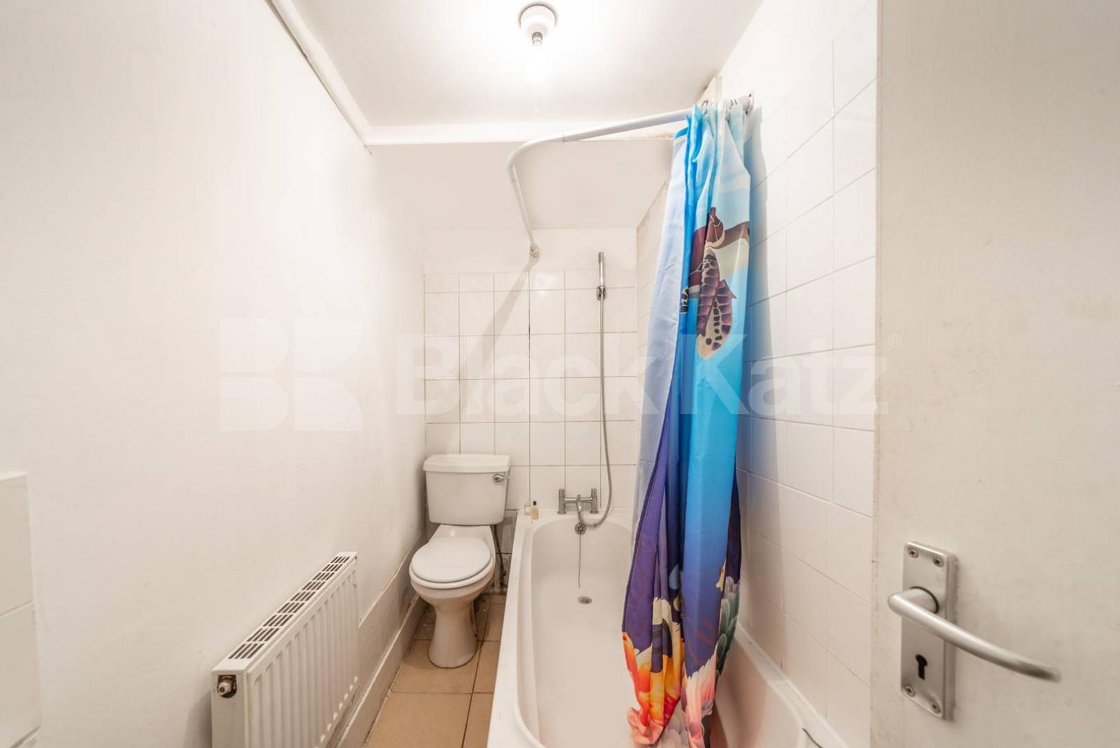 			NEW INSTRUCTION!, 4 Bedroom, 1 bath, 1 reception Flat			 Rochester Road, CAMDEN