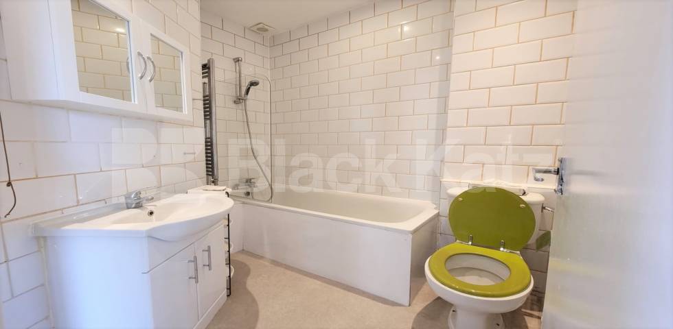 A spacious and well-presented two-bedroom apartment available to rent in the heart of Cricklewood, available from the end of April.This bright and airy property features a generous reception room, perfect for both relaxing and entertaining, along wit Claremont Road, London, NW2,  London