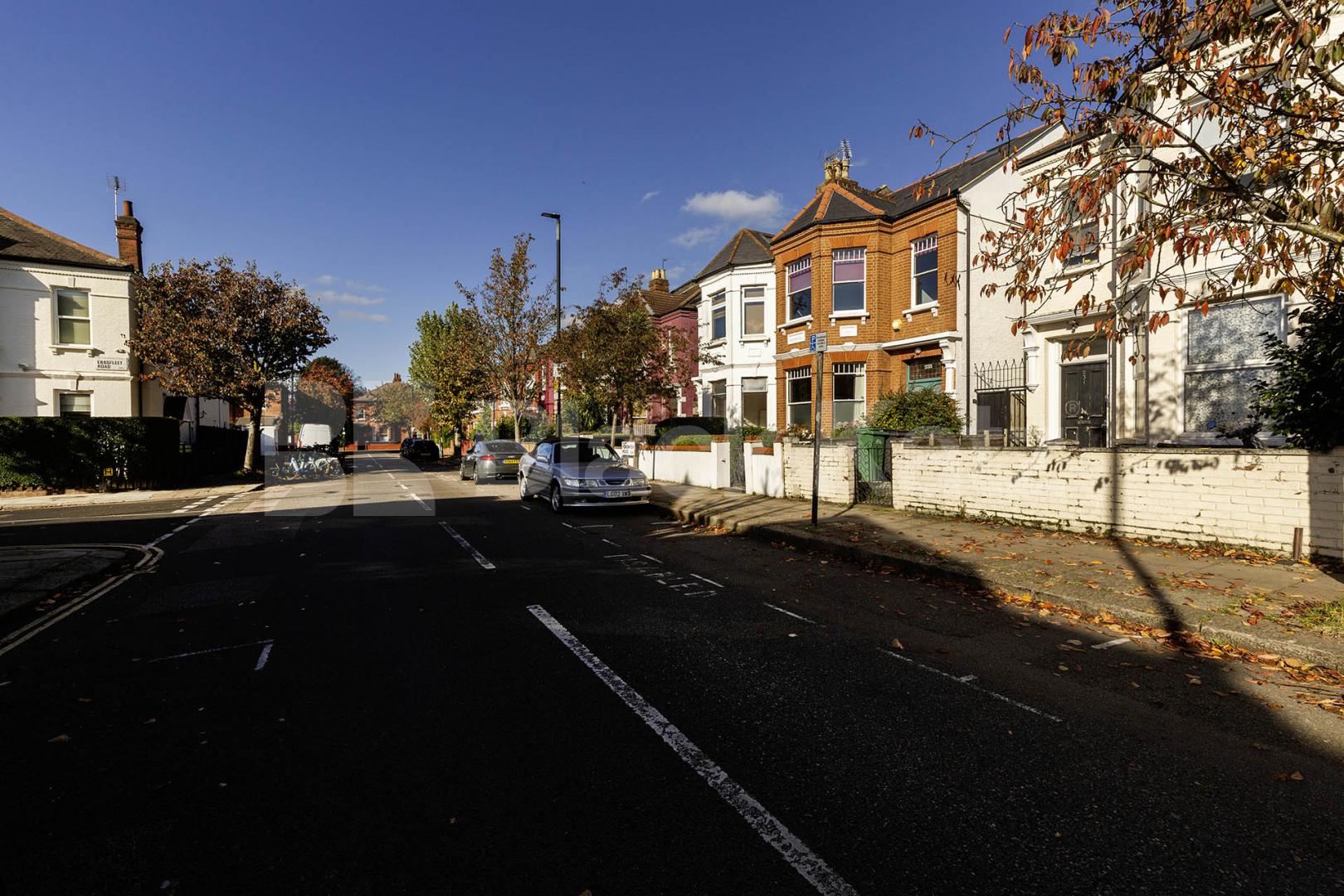 A well-presented three bedroom flat available to rent on fordwych road, nw2 Fordwych Road, London, NW2,  London