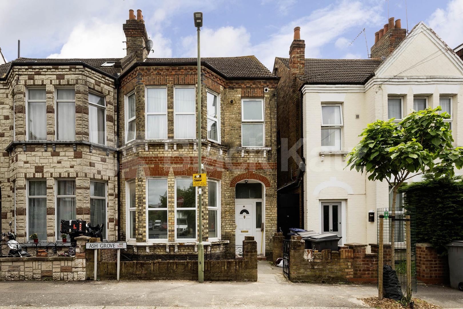 Inclusive of council tax, gas and water, this self contained studio benefits from a private kitchen and bathroom as well as direct access to the rear garden Ash Grove , London, NW2 (Council tax, gas and water),  London